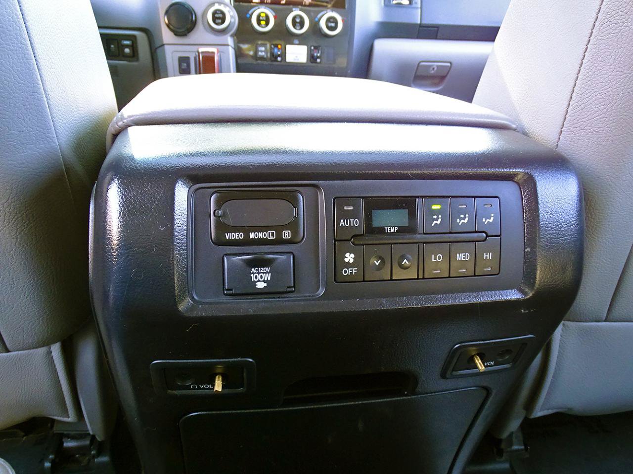 Used 2013 Toyota Sequoia Platinum RWD image 23