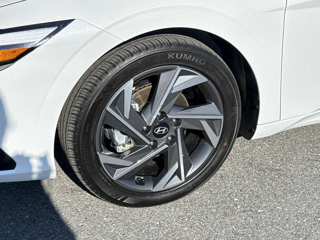 Used 2025 Hyundai Elantra Sport FWD image 30