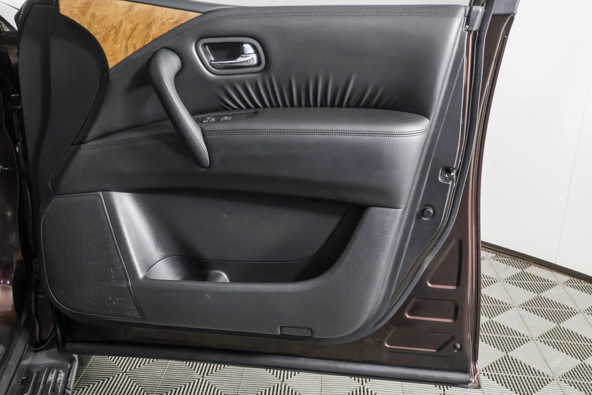 Used 2021 Nissan Armada SL w/ Captain's Chairs Package AWD/4WD image 51