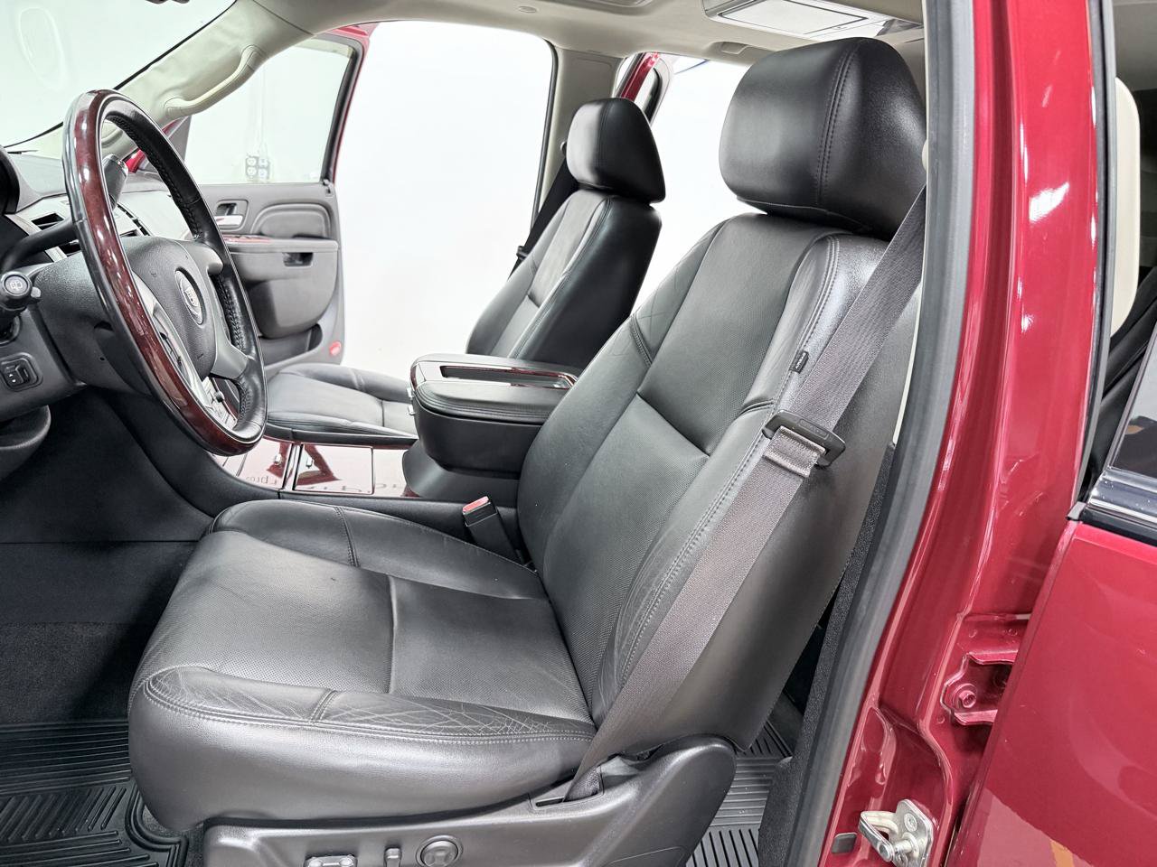 Used 2013 Cadillac Escalade Premium AWD/4WD image 32