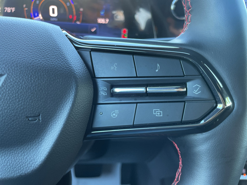 Used 2024 Chevrolet Traverse RS image 27