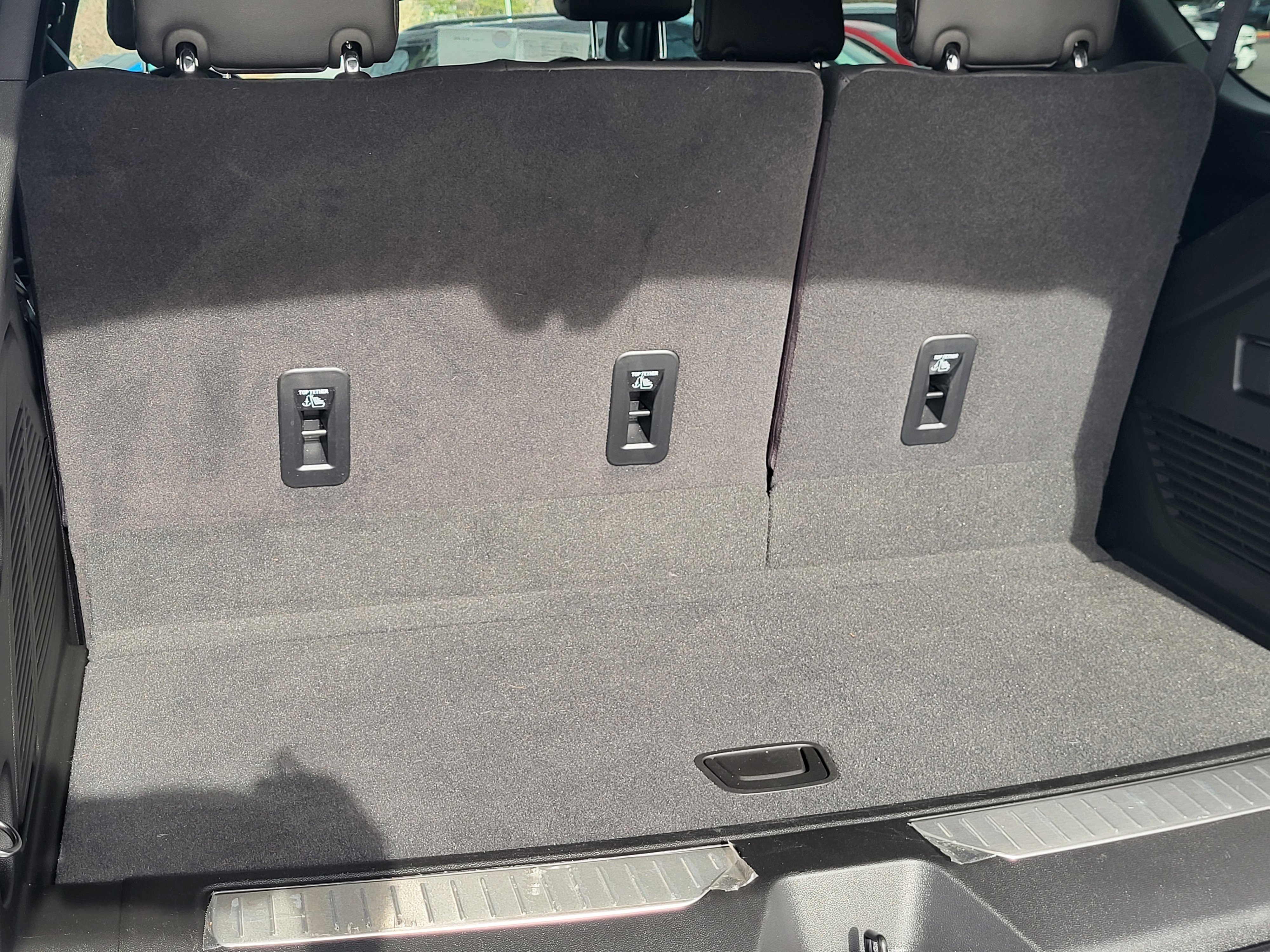 Used 2024 Chevrolet Tahoe Z71 w/ Luxury Package image 18