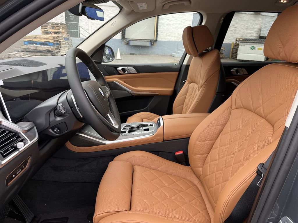 New 2026 BMW X7 xDrive40i w/ Premium Package image 11