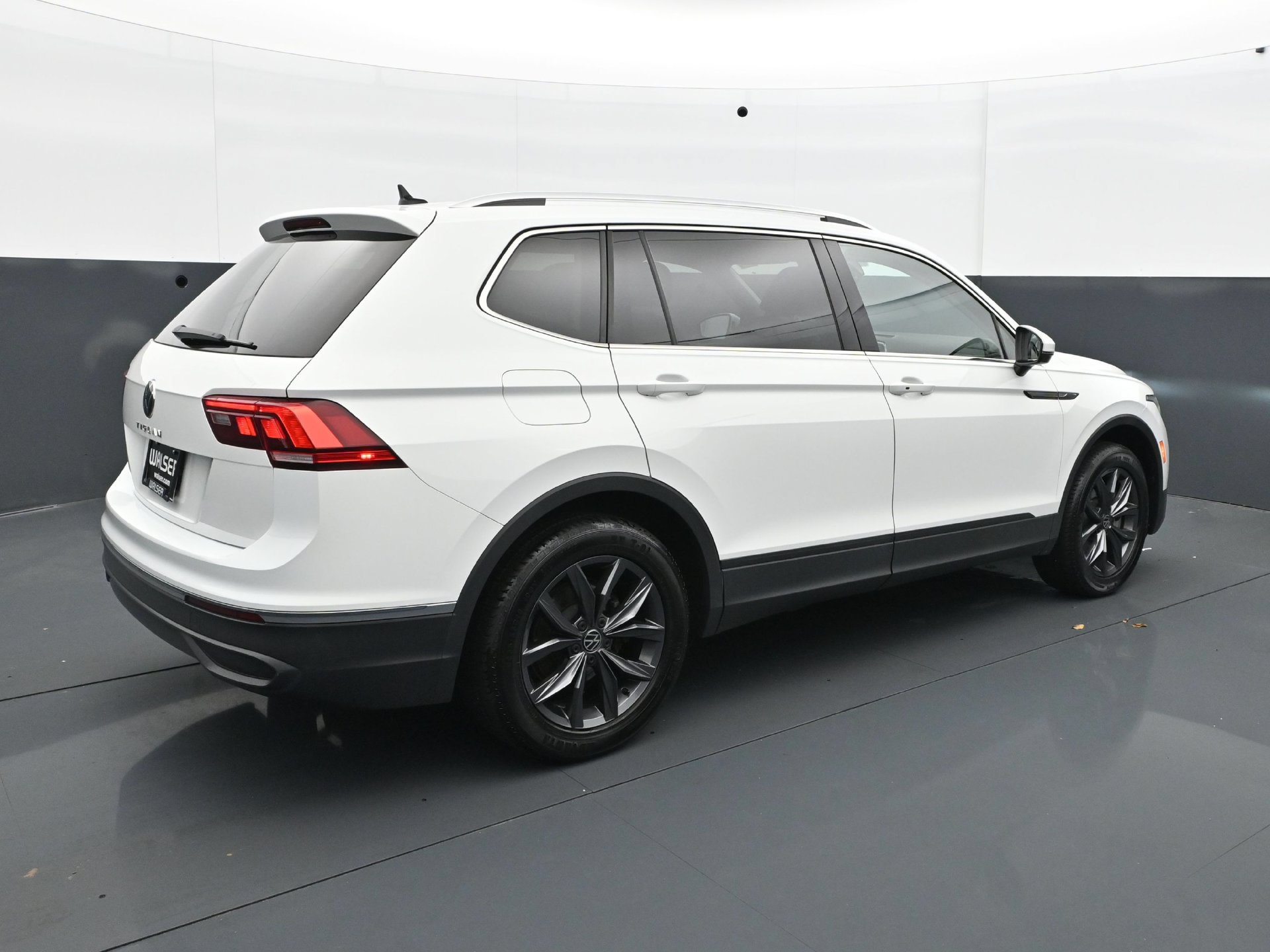 Used 2022 Volkswagen Tiguan SE FWD image 7