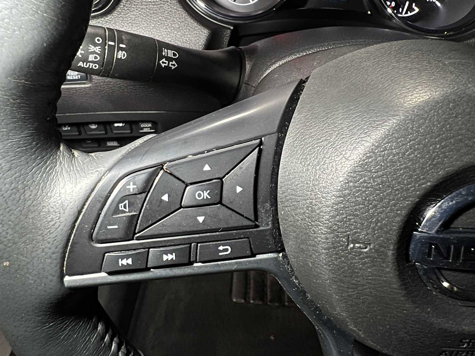 Used 2017 Nissan Rogue SV w/ SV Premium Package image 30