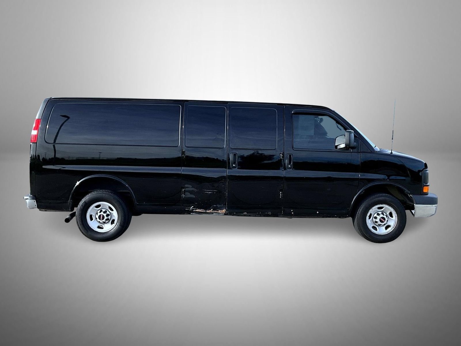 Used 2016 GMC Savana 3500 Extended RWD image 3