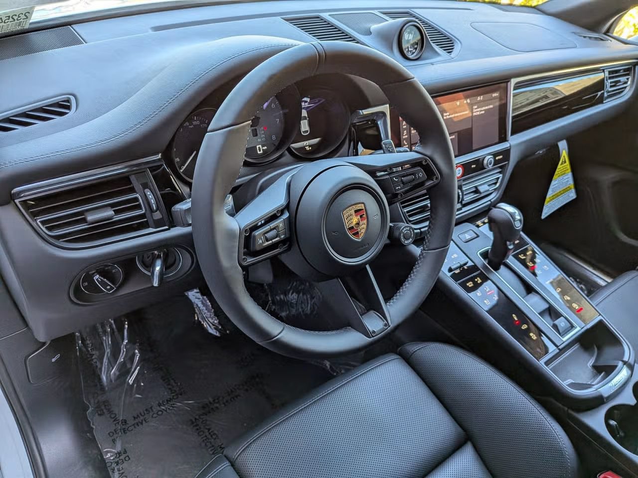 Certified 2025 Porsche Macan S AWD/4WD image 4