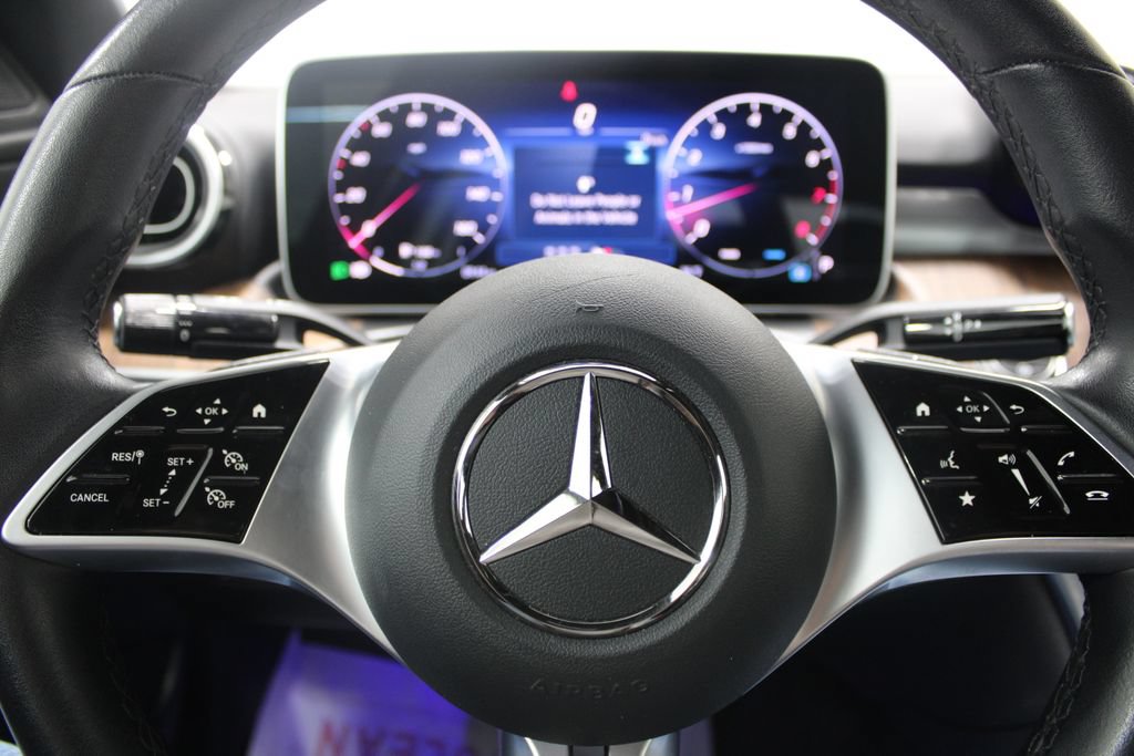 Used 2025 Mercedes-Benz C 300 Sedan image 29