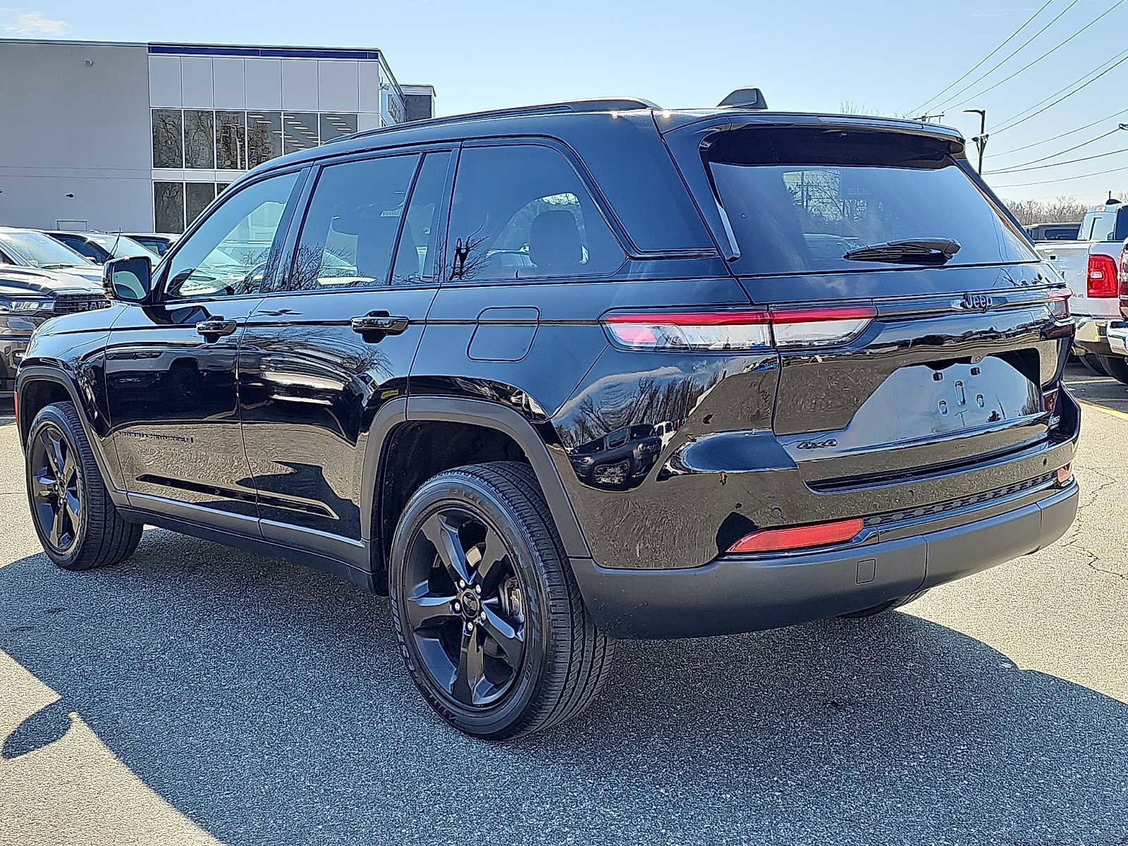 Used 2023 Jeep Grand Cherokee Altitude image 4