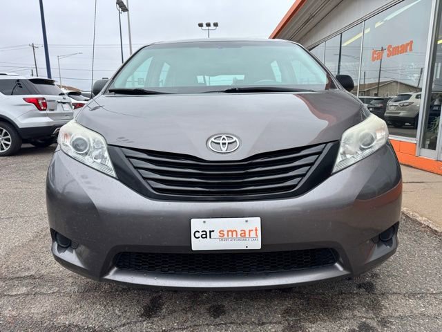 Used 2014 Toyota Sienna L FWD image 2