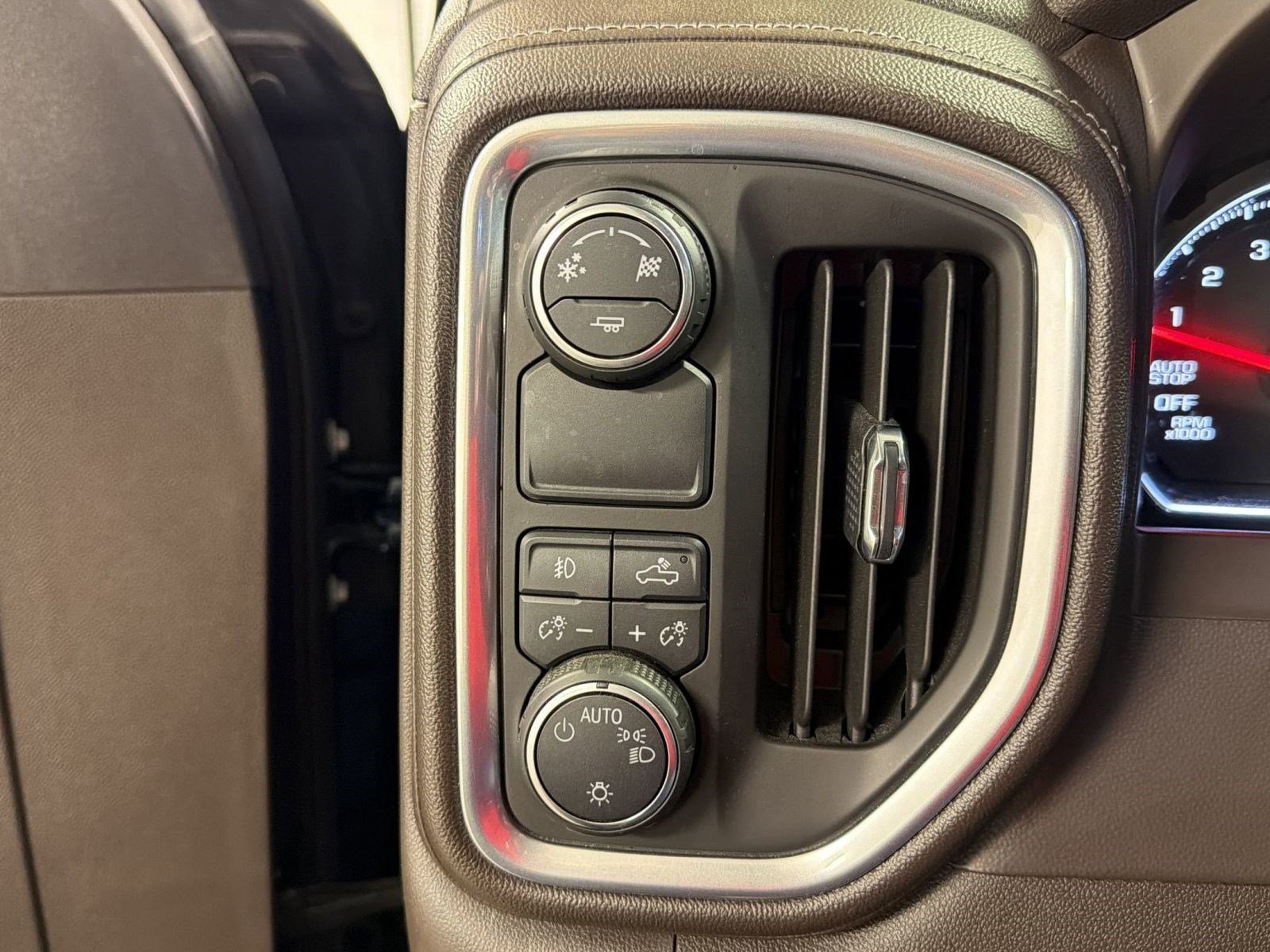 Used 2019 Chevrolet Silverado 1500 RST w/ All-Star Edition RWD image 26