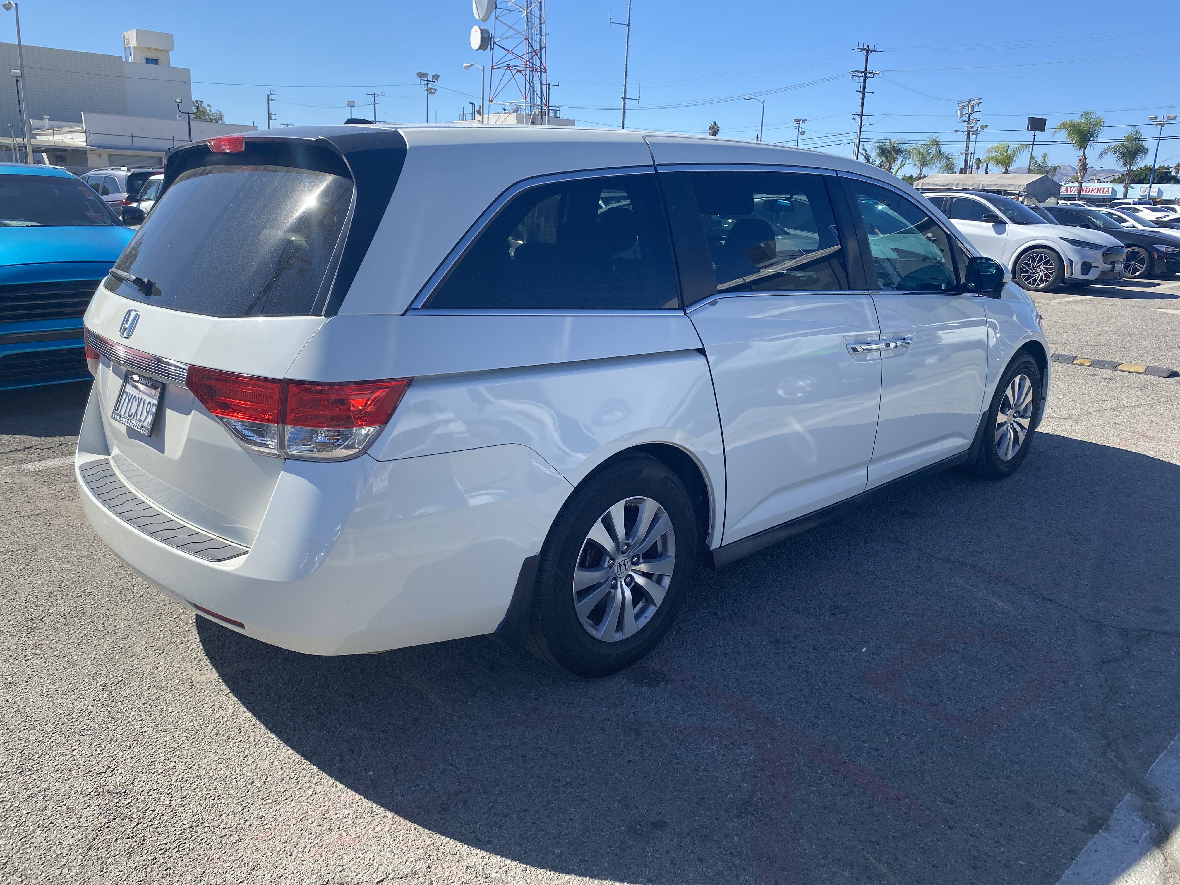 Used 2017 Honda Odyssey SE image 5