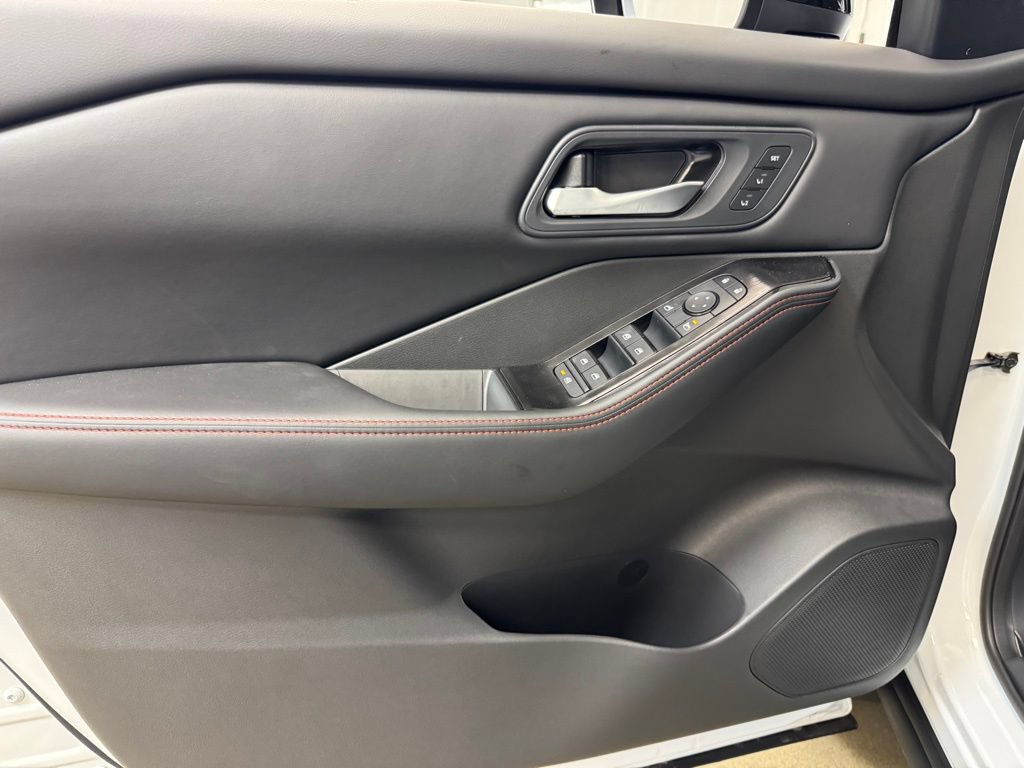 New 2026 Nissan Rogue SV w/ Rock Creek Premium Package AWD/4WD image 9