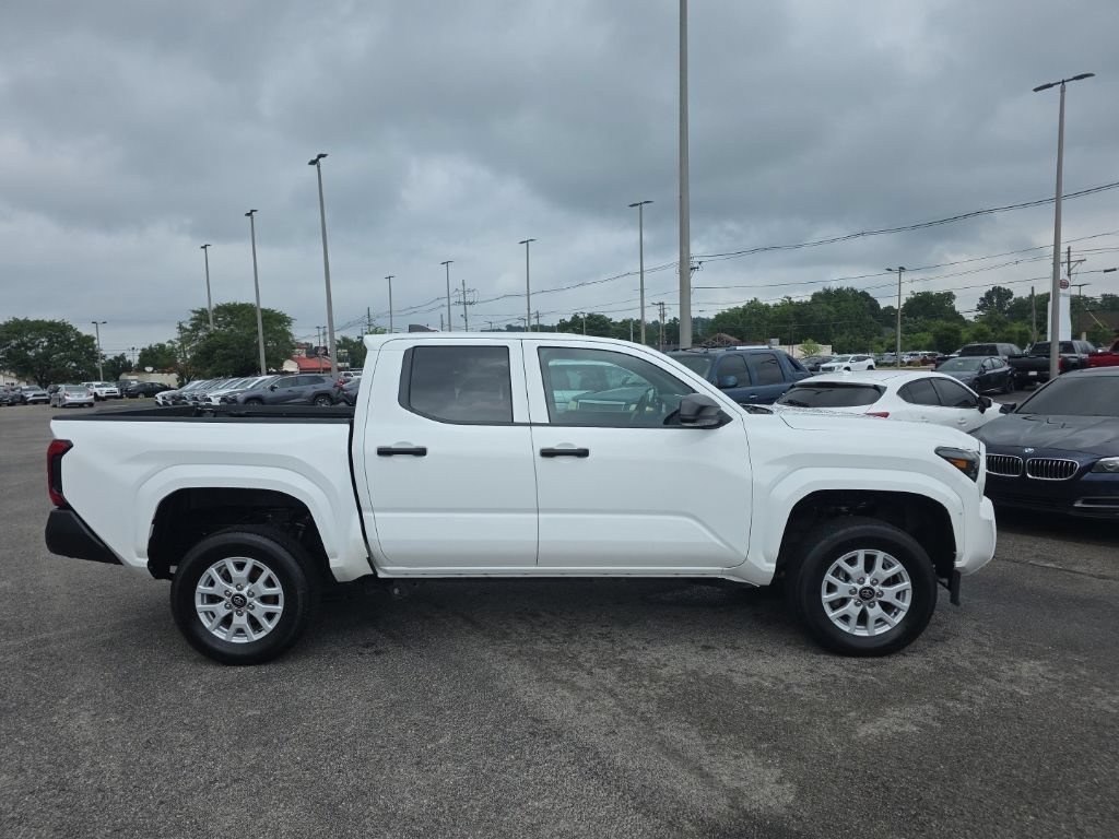 Certified 2024 Toyota Tacoma SR AWD/4WD image 3