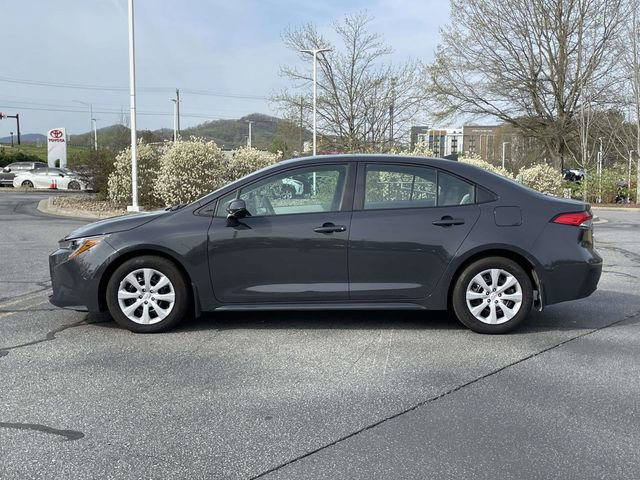 Used 2025 Toyota Corolla LE image 2