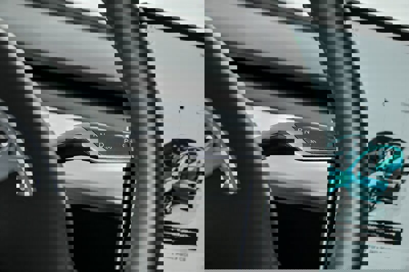 Used 2022 Tesla Model Y Long Range image 25