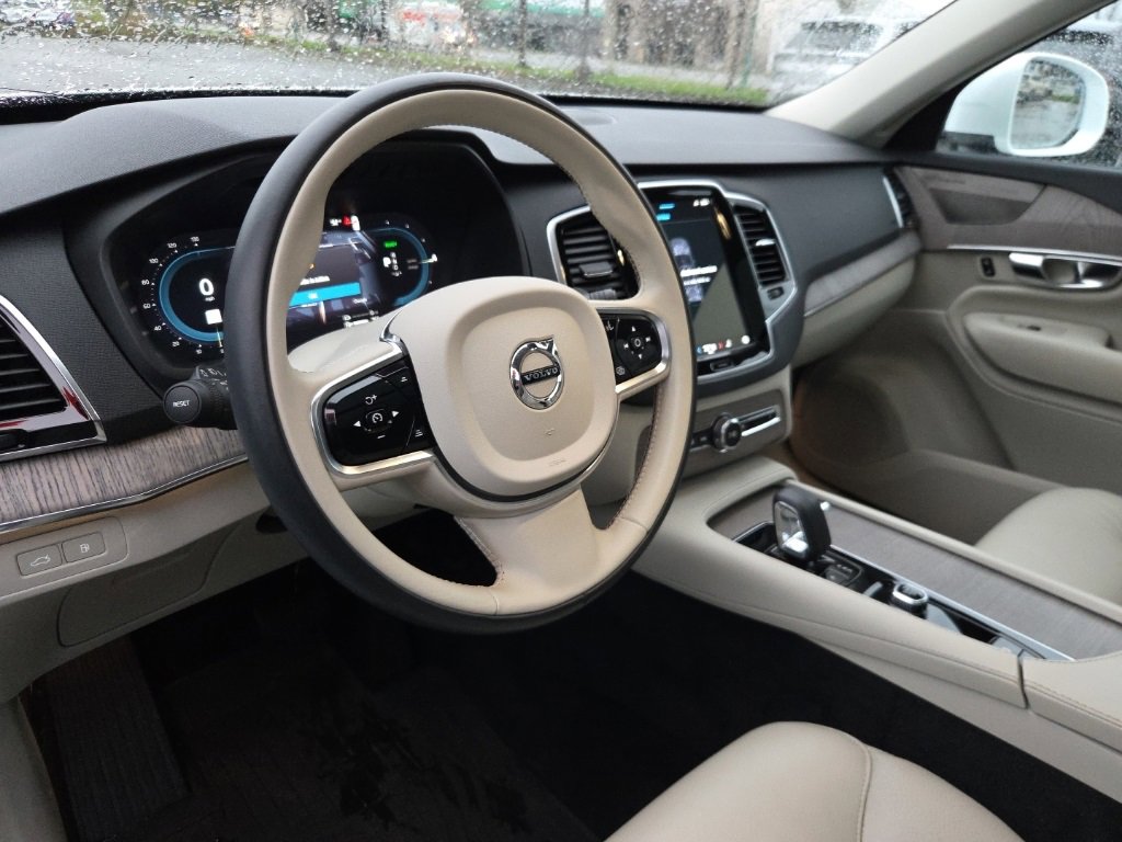 Certified 2023 Volvo XC90 T8 Plus image 7