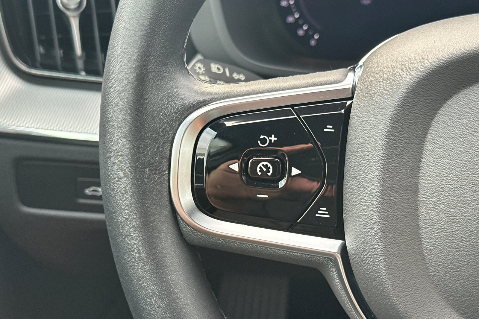 Certified 2024 Volvo XC60 T8 Polestar AWD/4WD image 29