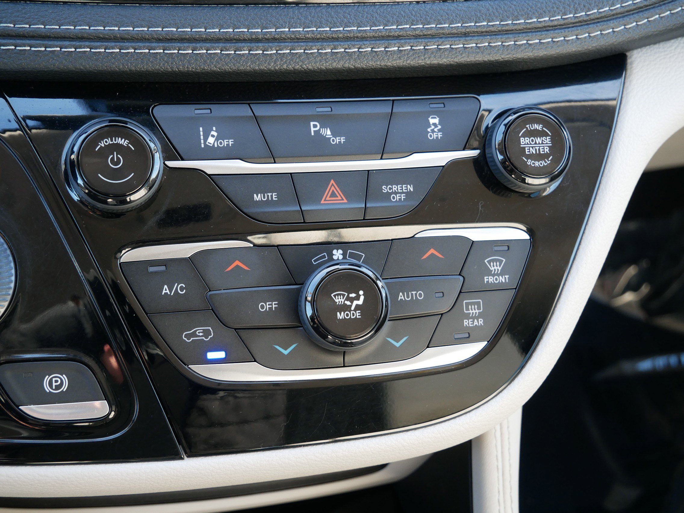 Used 2021 Chrysler Pacifica Limited image 23