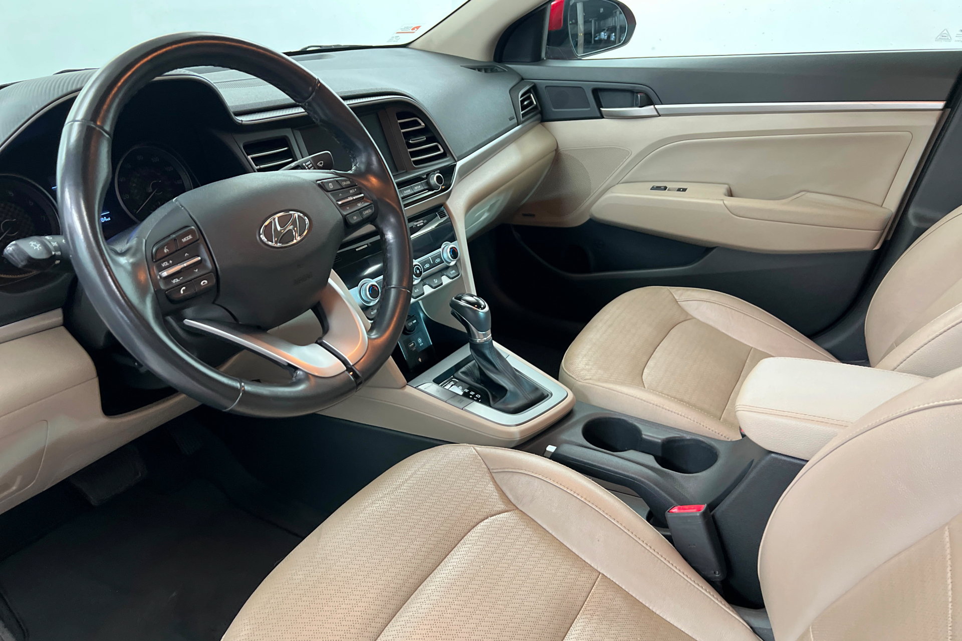 Used 2020 Hyundai Elantra Limited FWD image 15