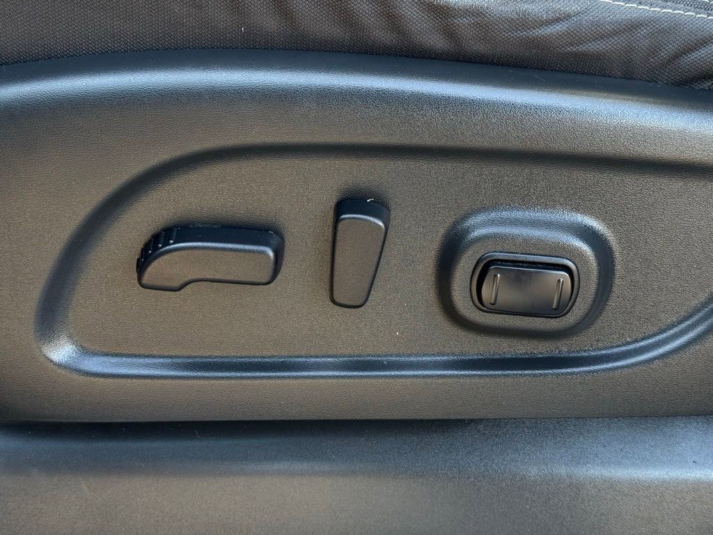 Used 2020 Nissan Titan SV w/ SV Convenience Package image 10