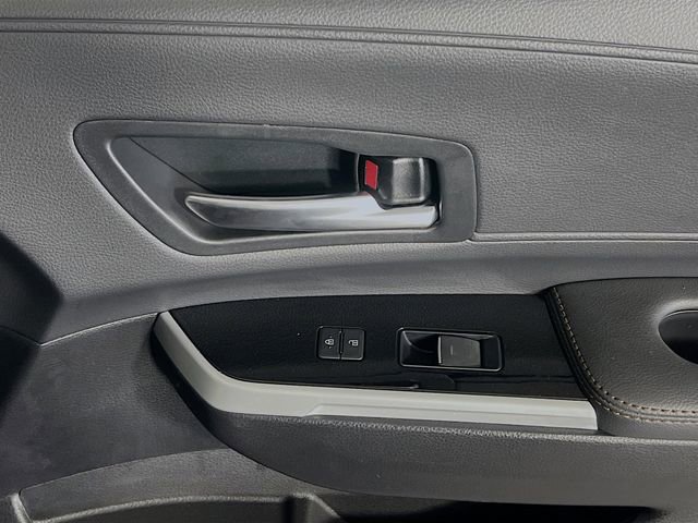 Used 2025 Toyota Sienna Platinum image 31