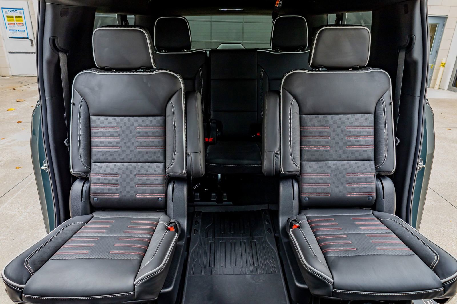 Used 2026 GMC Yukon XL AT4 Ultimate w/ LPO, Floor Liner Package image 37