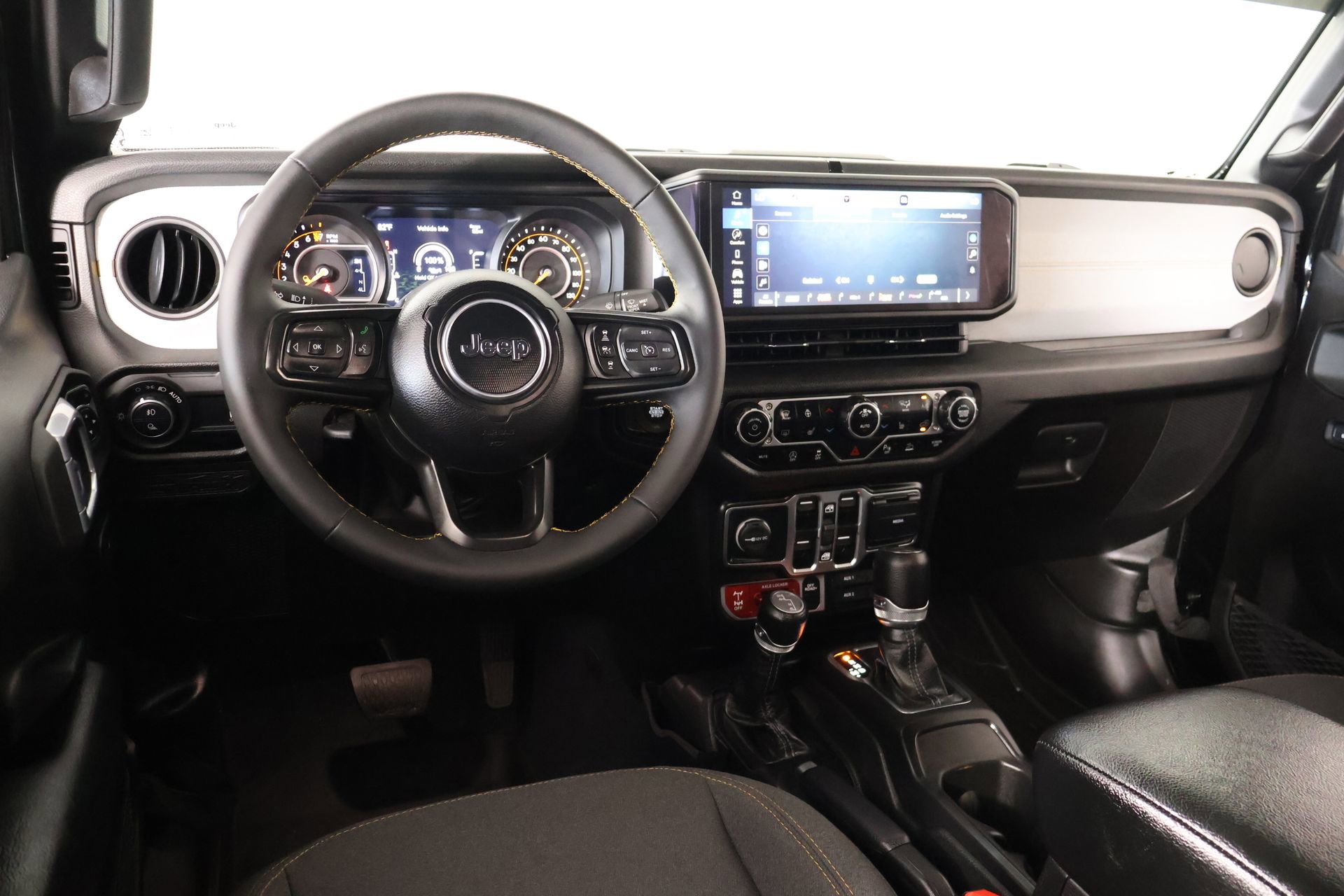 Used 2024 Jeep Gladiator Sport AWD/4WD image 2