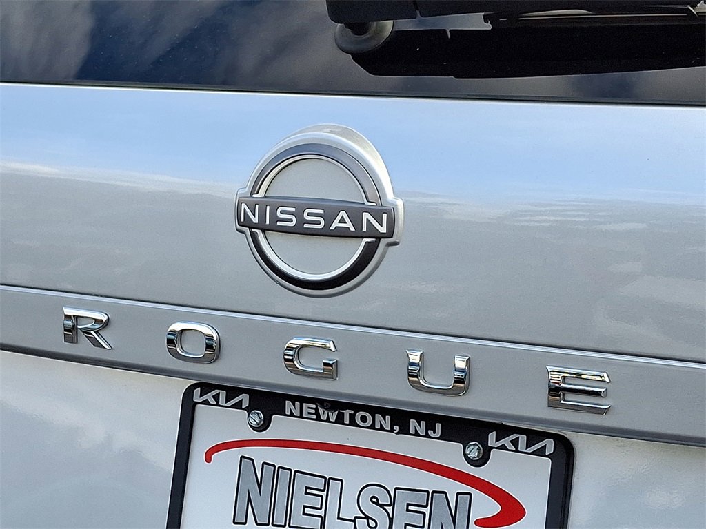 Used 2023 Nissan Rogue SL w/ SL Premium Package image 16