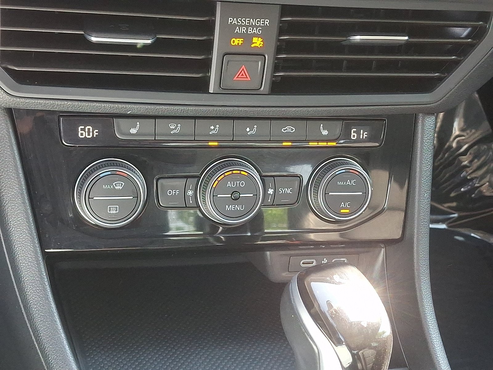 Used 2024 Volkswagen Jetta SE FWD image 16
