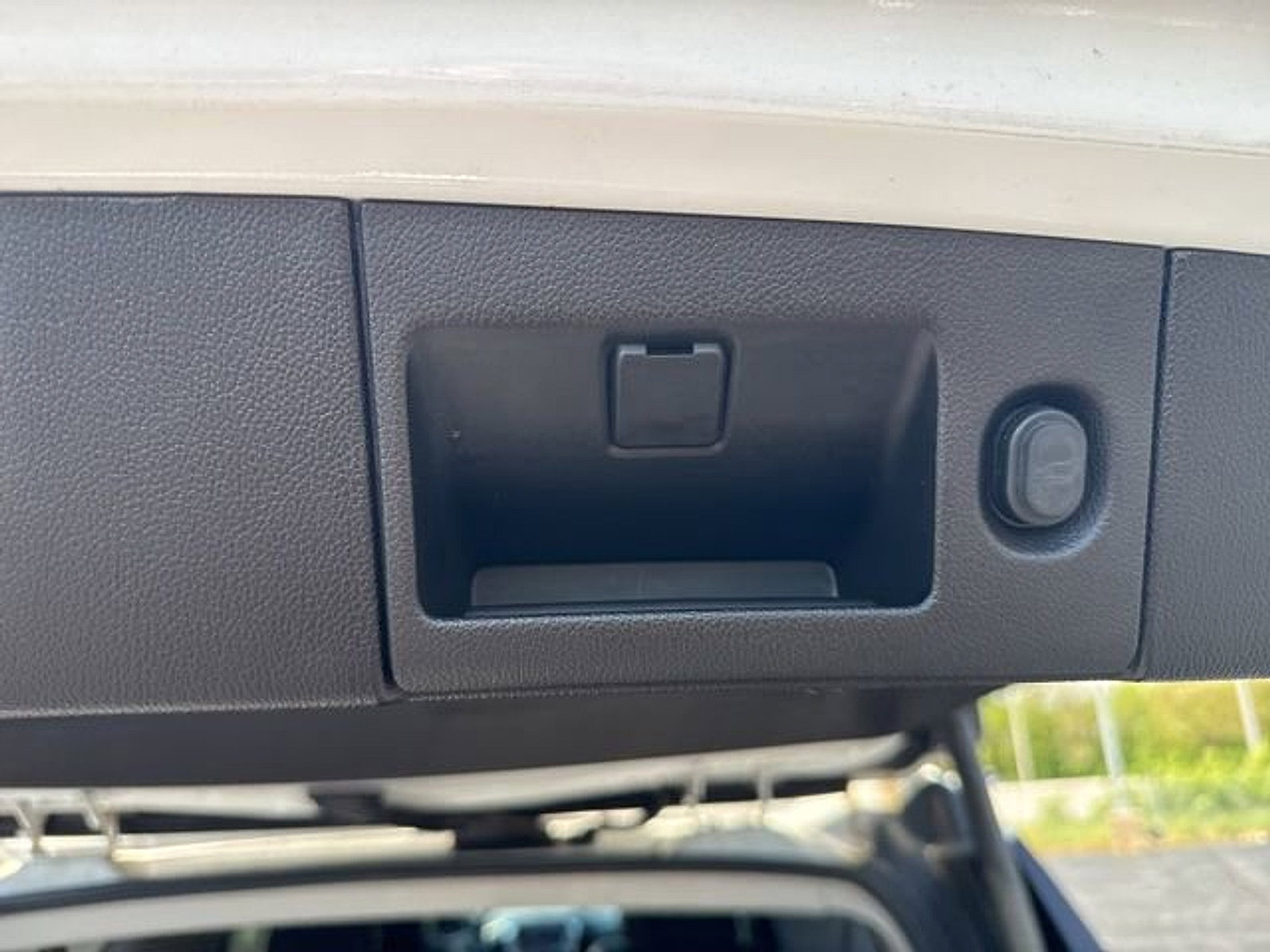 Used 2018 Chevrolet Suburban LT AWD/4WD image 34