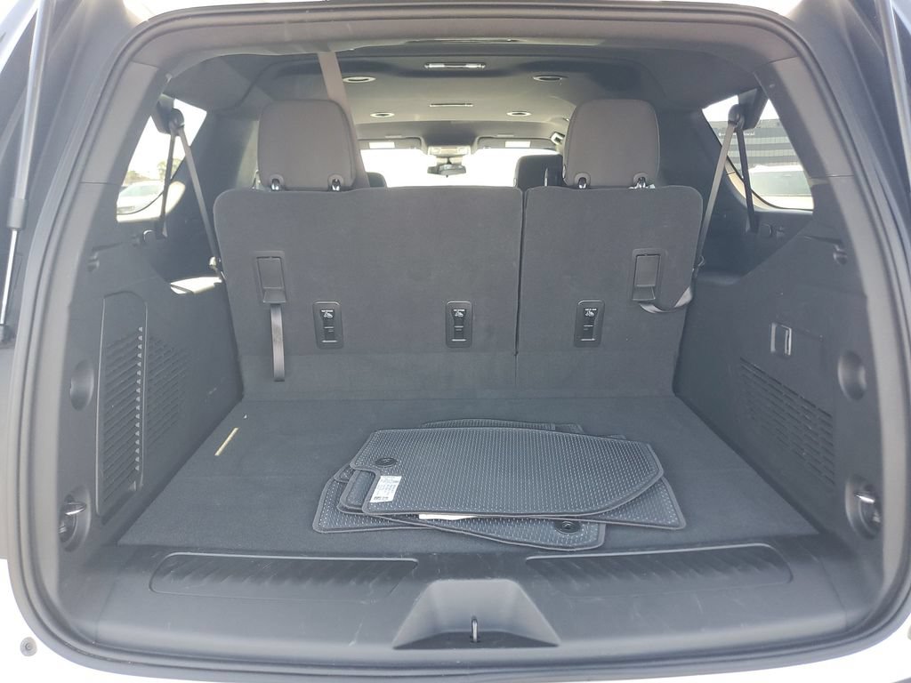 Used 2026 Chevrolet Suburban LS RWD image 24