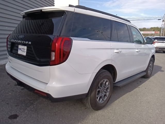 Used 2025 Ford Expedition Active RWD image 3