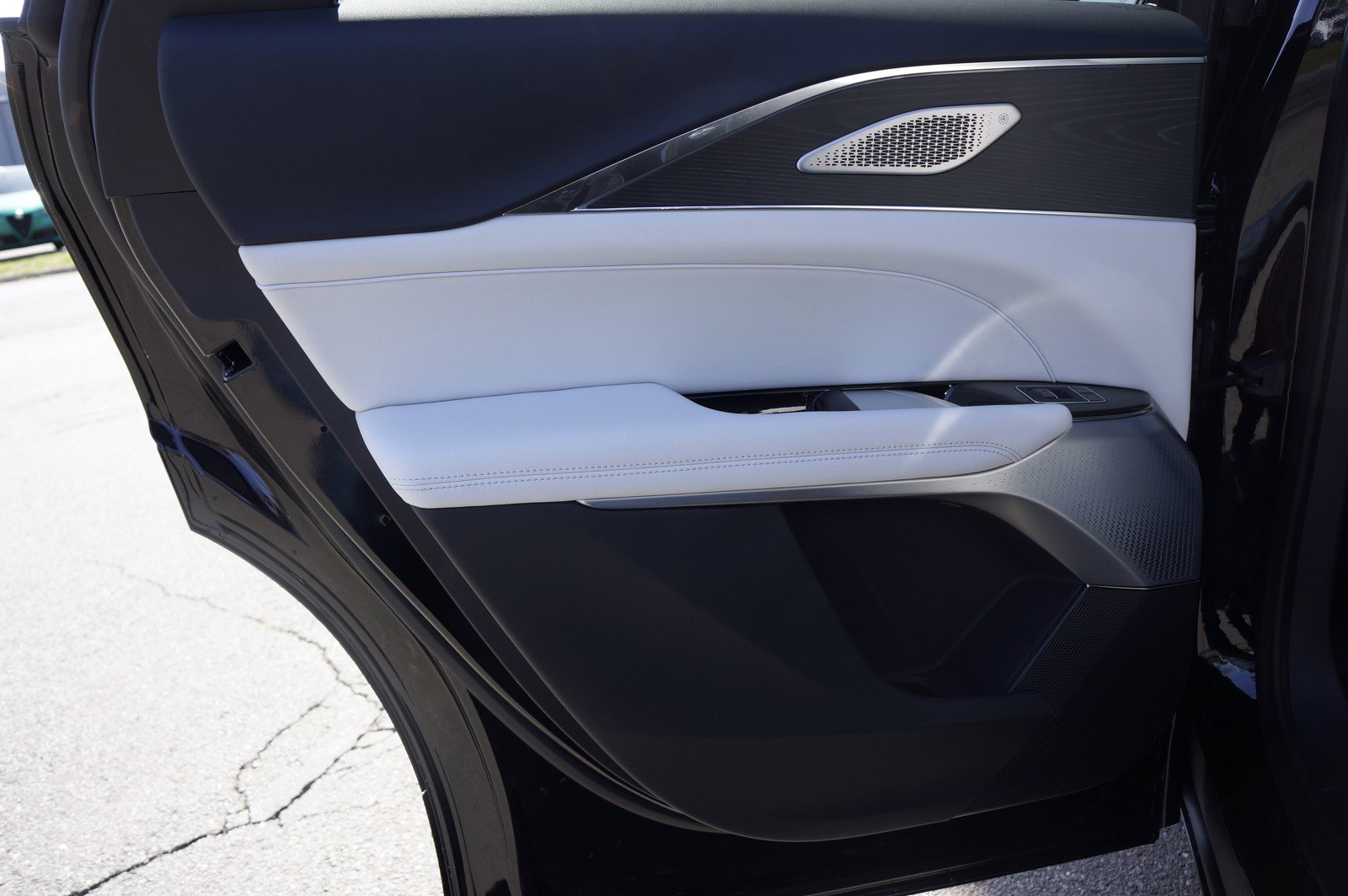 New 2024 Cadillac Lyriq Luxury image 25