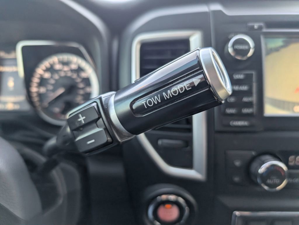 Used 2018 Nissan Titan SV w/ SV Convenience Package image 16