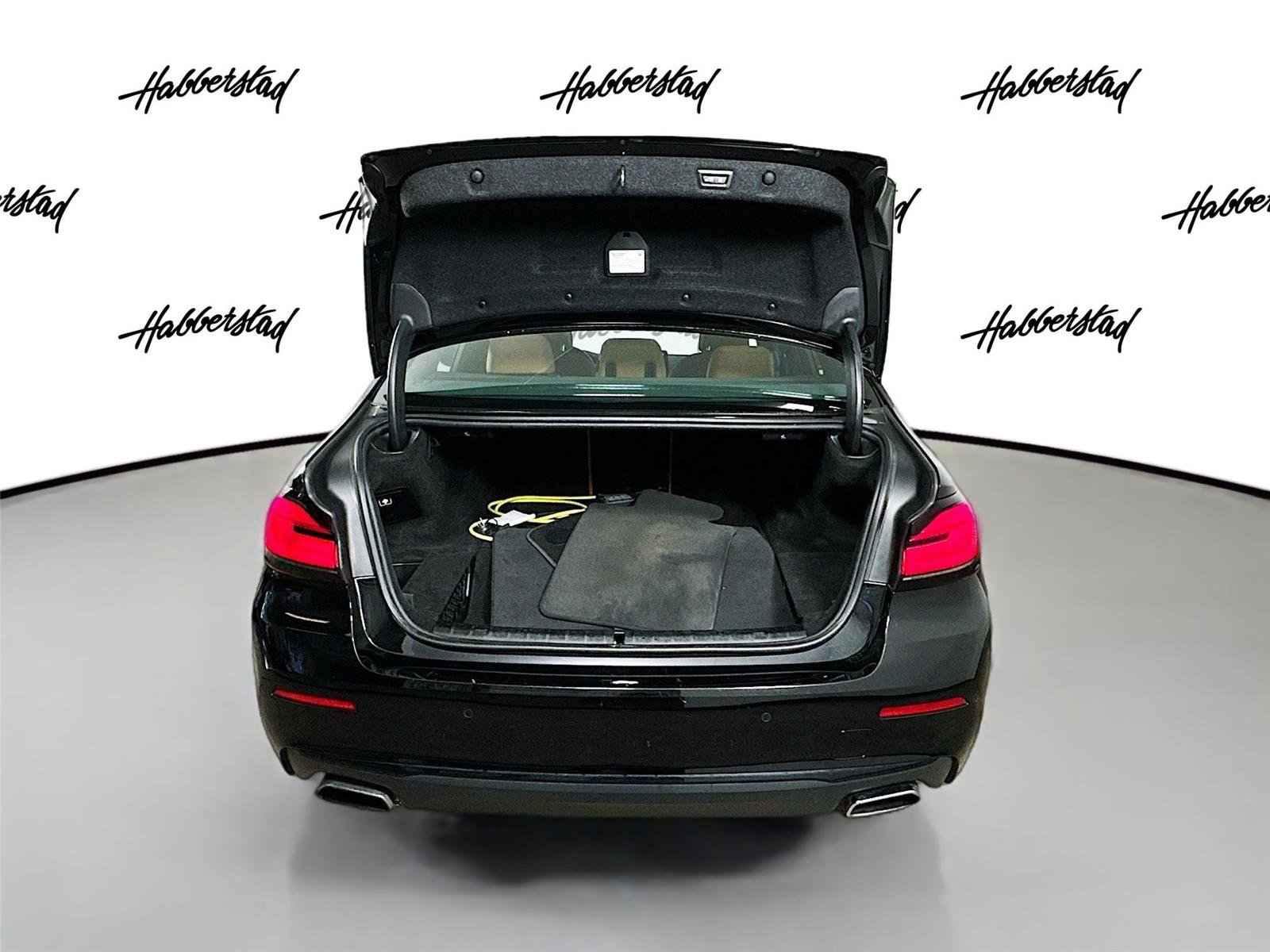 Used 2023 BMW 530e xDrive w/ Premium Package image 28