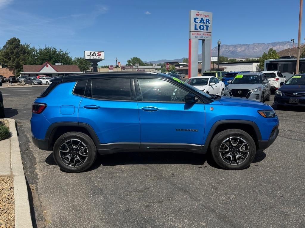 Used 2025 Jeep Compass Trailhawk AWD/4WD image 4