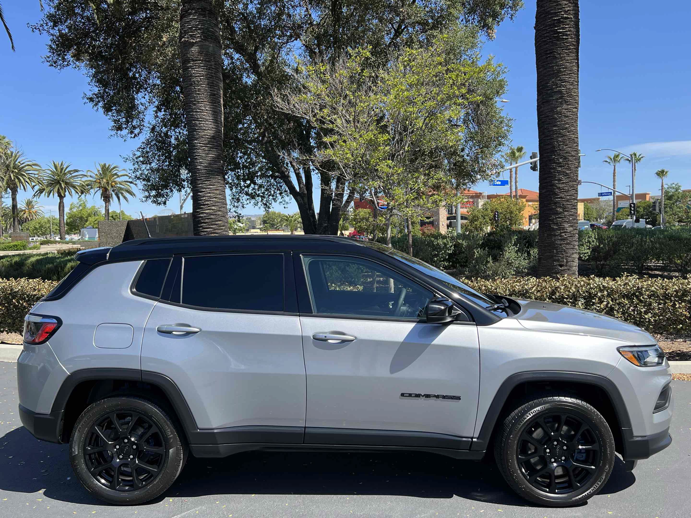 Used 2023 Jeep Compass Latitude AWD/4WD image 15