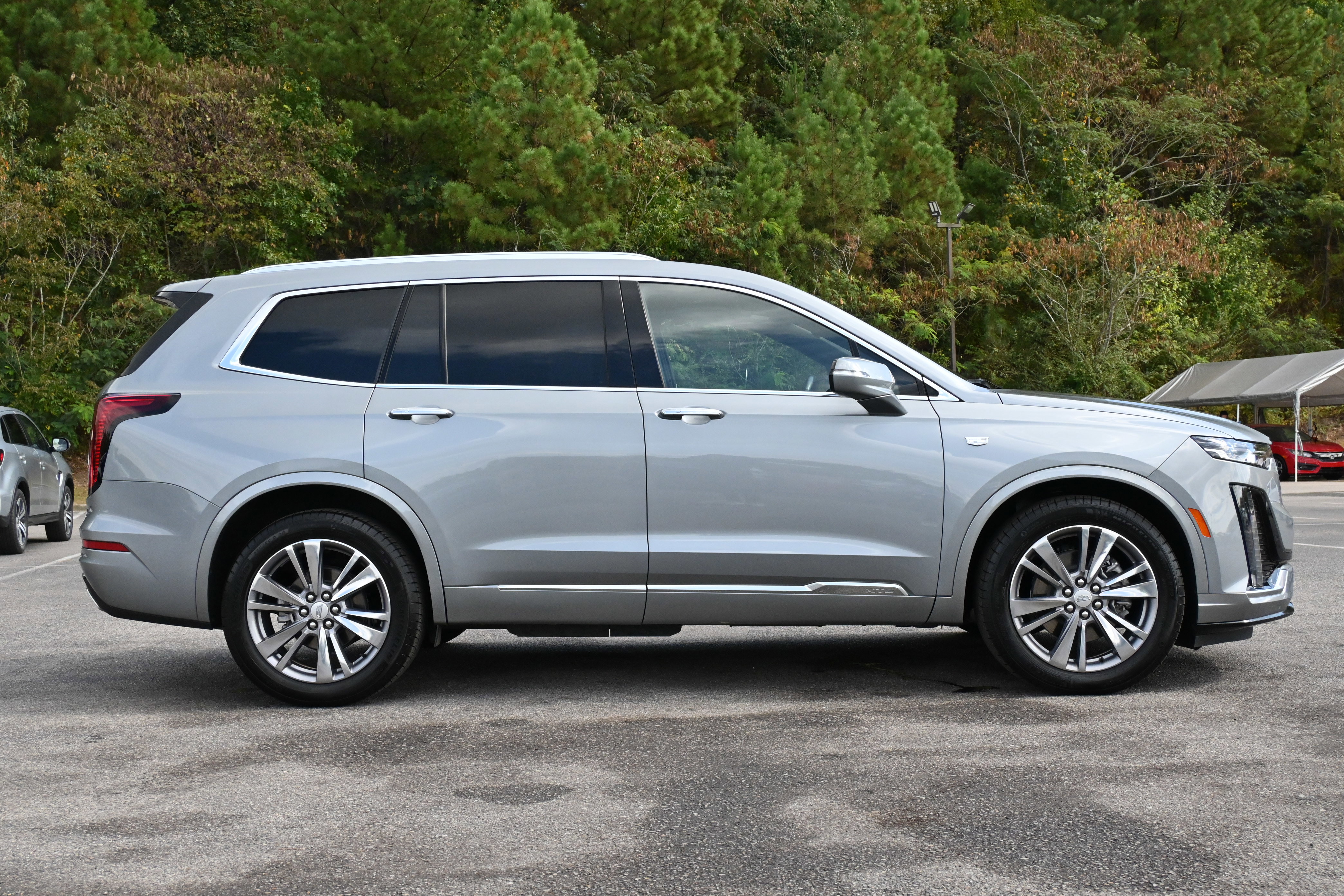 Used 2025 Cadillac XT6 Premium Luxury image 10