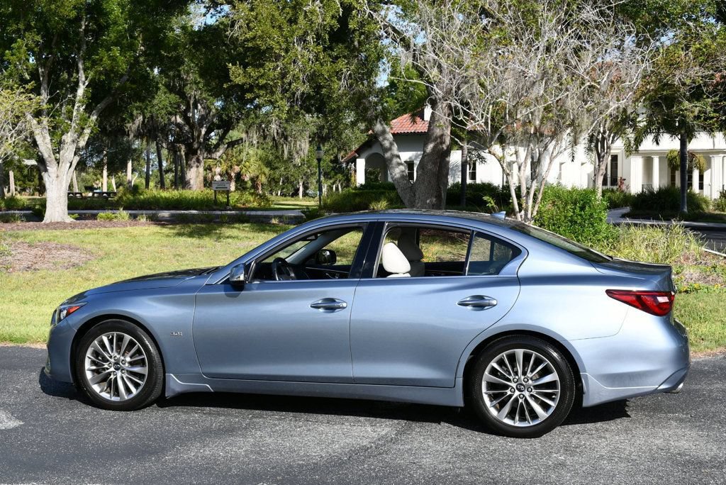 Used 2018 INFINITI Q50 Luxe w/ Sensory Package (Luxe) RWD image 4