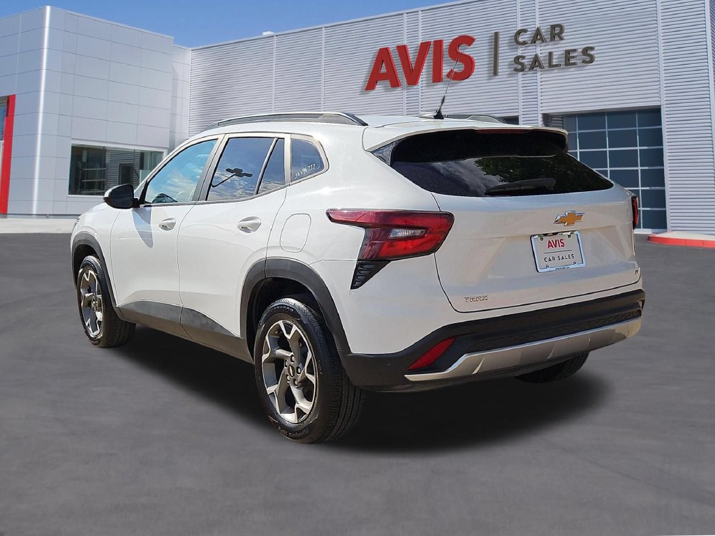 Used 2025 Chevrolet Trax LT w/ LT Convenience Package FWD image 9