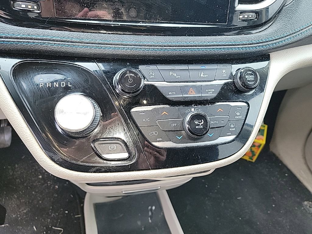 Used 2021 Chrysler Pacifica Touring w/ Cold Weather Group image 21