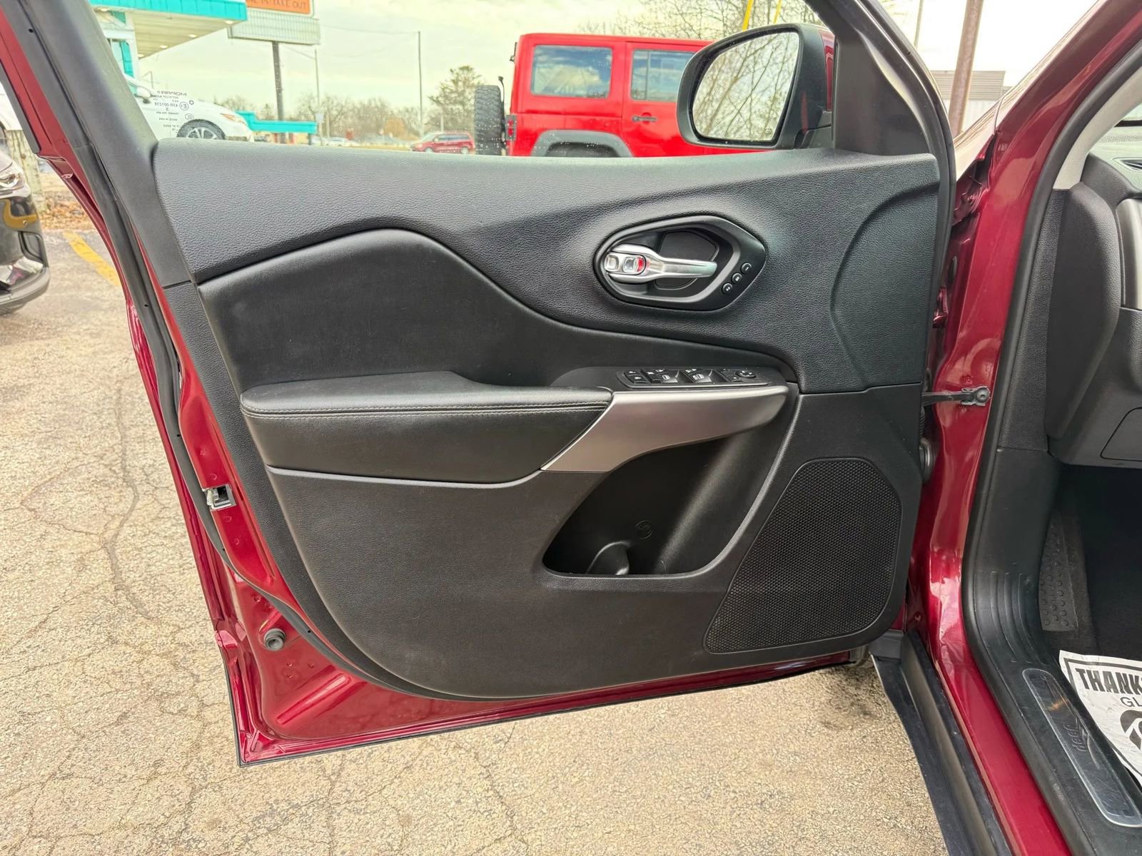 Used 2019 Jeep Cherokee Limited AWD/4WD image 9