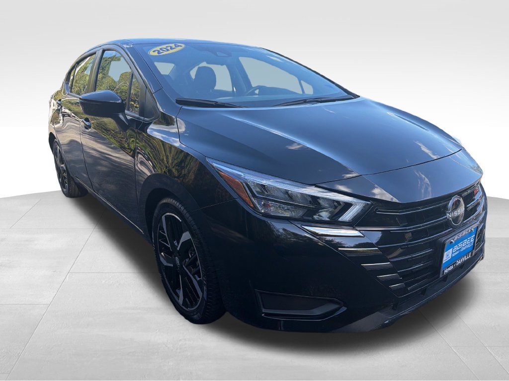 Used 2024 Nissan Versa SR FWD image 9