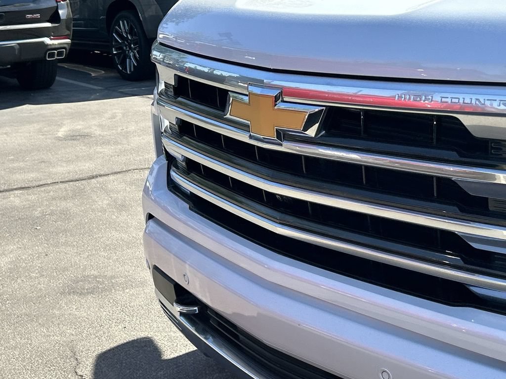 Used 2023 Chevrolet Silverado 1500 High Country w/ Technology Package AWD/4WD image 30