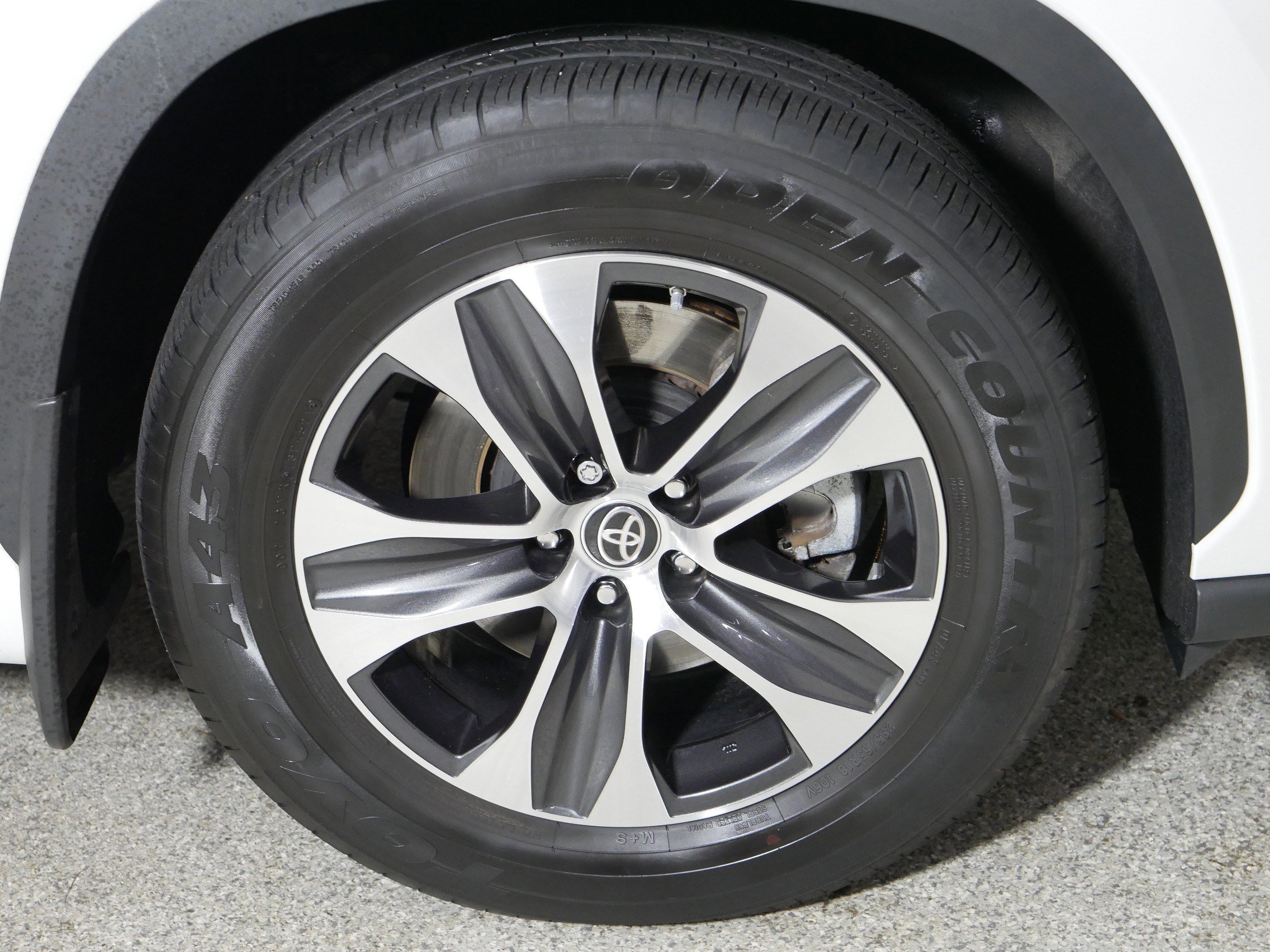 Used 2022 Toyota Highlander XLE AWD/4WD image 15