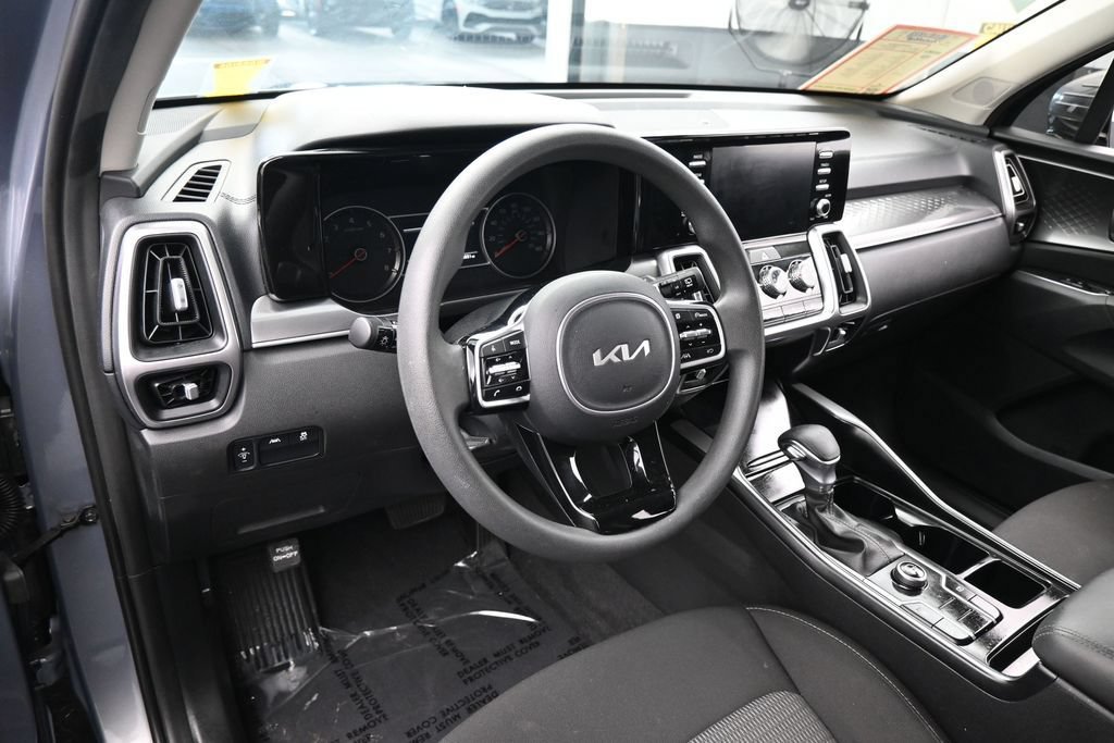 Used 2023 Kia Sorento LX FWD image 11