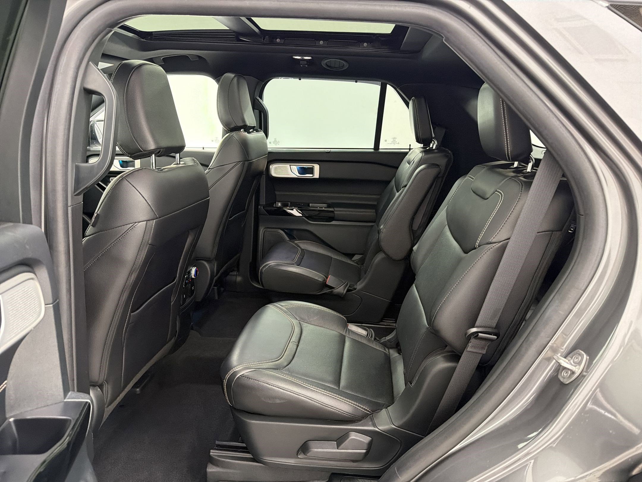 Used 2023 Ford Explorer ST w/ Equipment Group 401A image 13