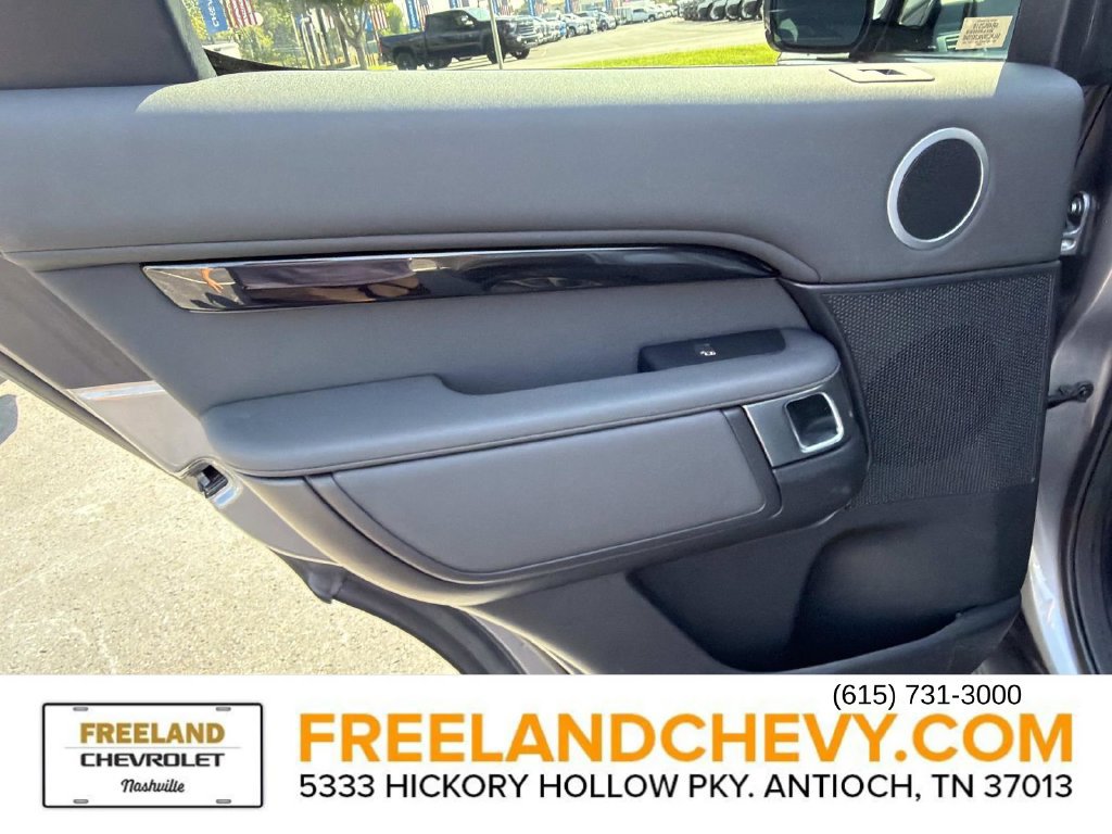 Used 2020 Land Rover Discovery SE AWD/4WD image 15