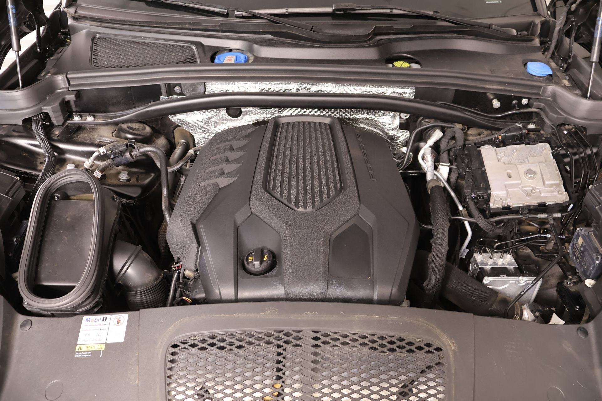 Used 2022 Porsche Macan AWD/4WD image 21